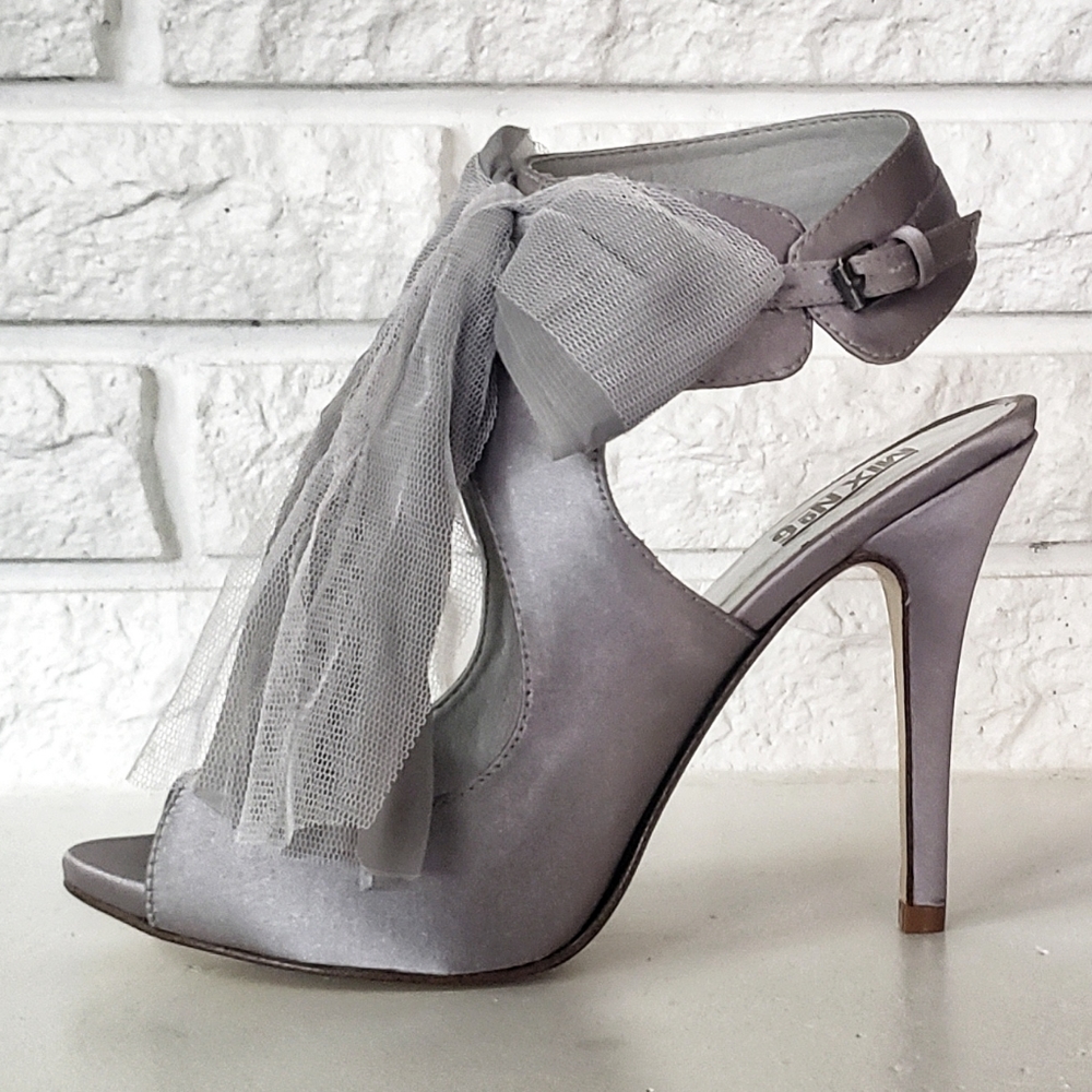 Mix No. 6 Silver & Gray Pumps w/ Bow, Size 8. New!